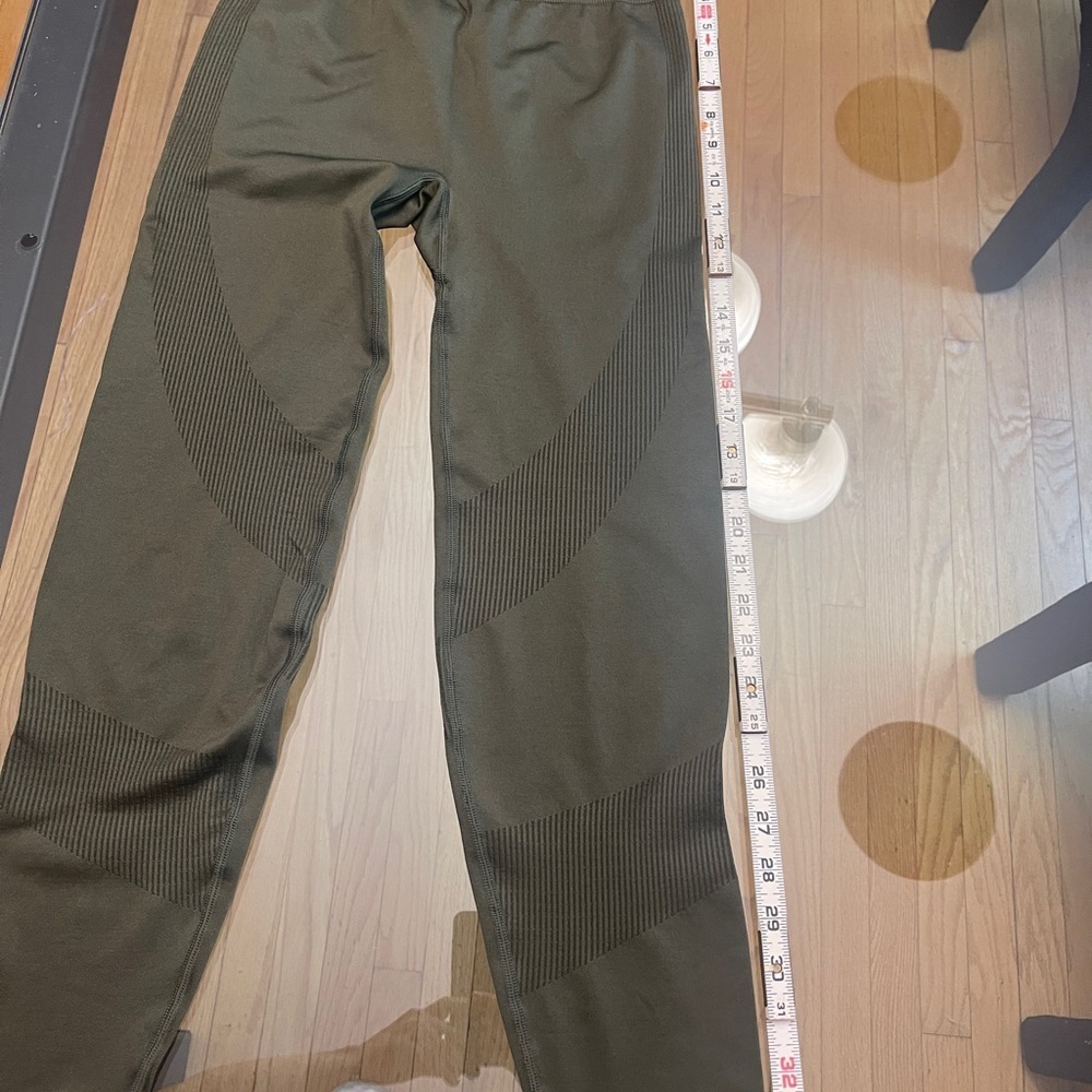 BUNDLE of Two Pink Victoria's Secret Olive and Gray Leggings Size ML - Picture 7 of 14